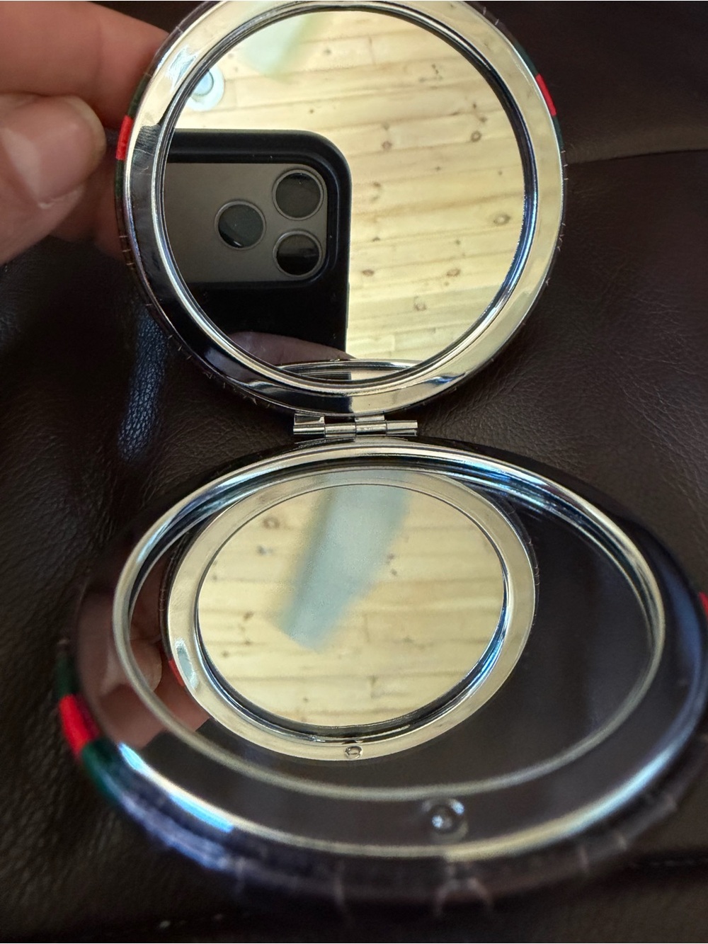Round Fashion Compact Mirror NWOT - Picture 2 of 3